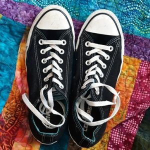 Converses size 9